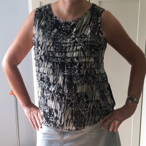 Dana Buchman XL sleeveless ruffled top.